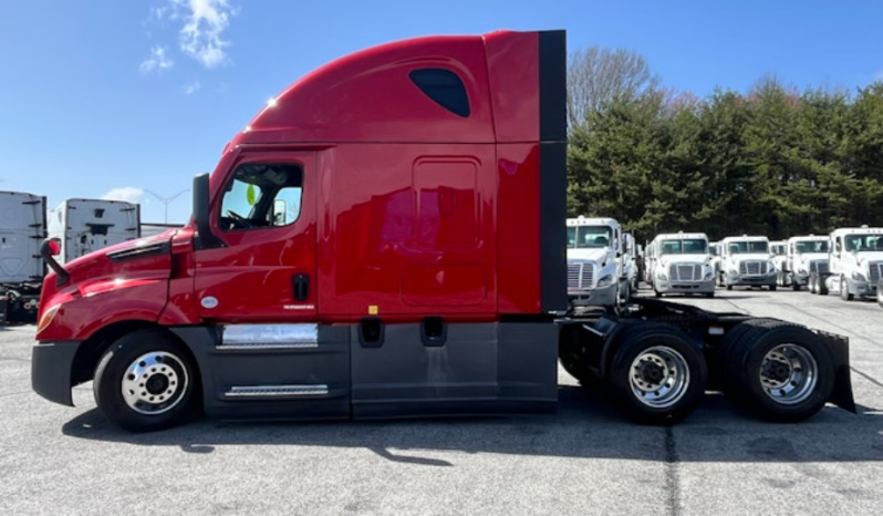 
								Used 2021 Freightliner Cascadia 126SLP Sleeper in Greensboro North Carolina full									