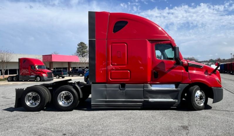 
								Used 2021 Freightliner Cascadia 126SLP Sleeper in Greensboro North Carolina full									