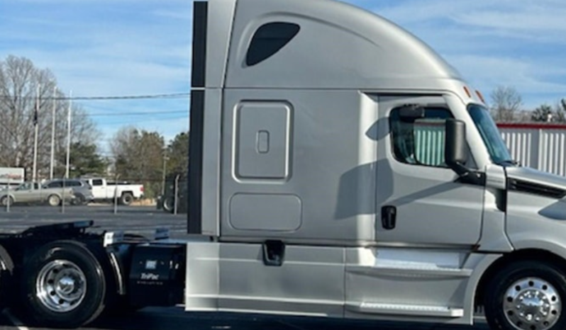 
								Used 2021 Freightliner Cascadia 126 Sleeper in McDonough Georgia full									