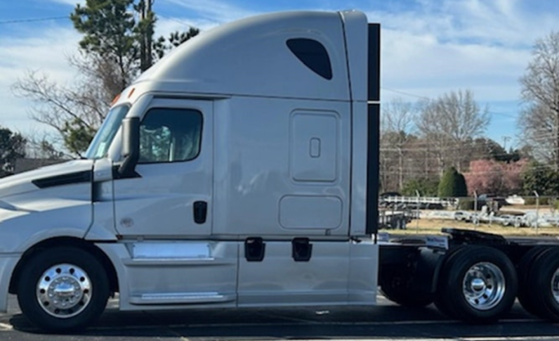 
								Used 2021 Freightliner Cascadia 126 Sleeper in McDonough Georgia full									