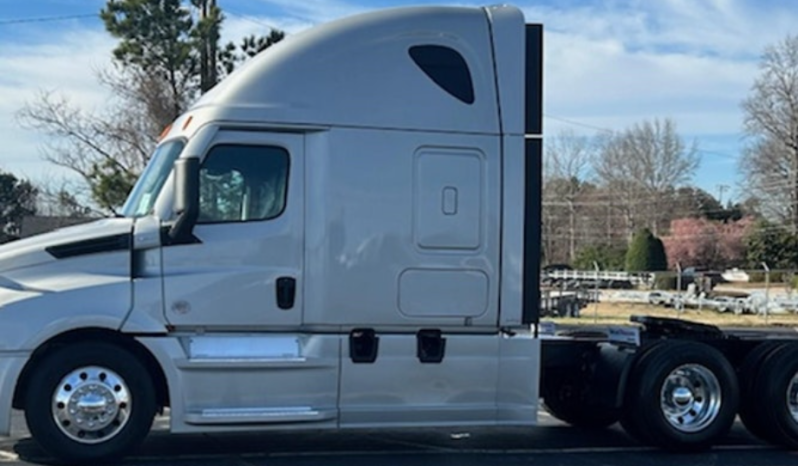 
								Used 2021 Freightliner Cascadia 126 Sleeper in McDonough Georgia full									
