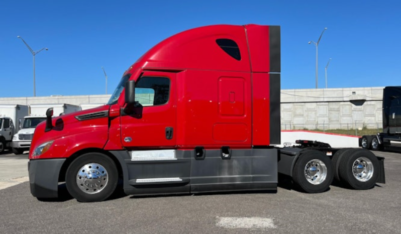 
								Used 2021 Freightliner Cascadia 126 Sleeper in Jacksonville Florida full									