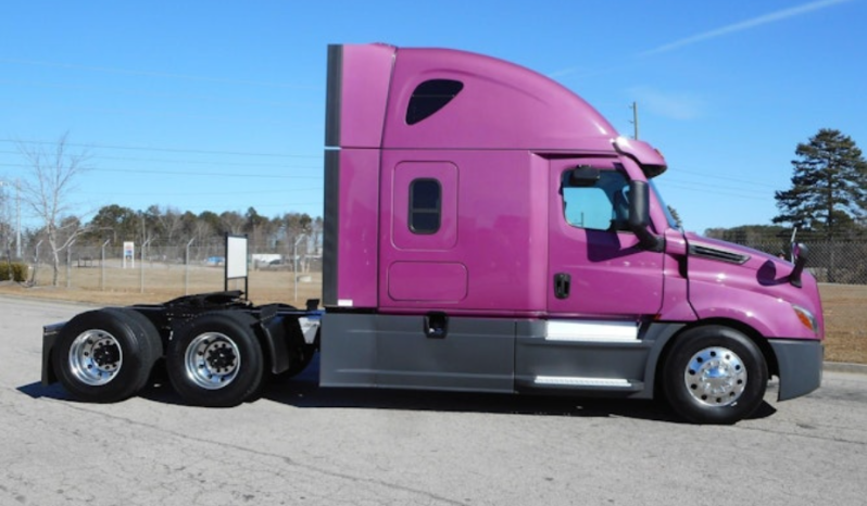 
								Used 2021 Freightliner Cascadia 126 Sleeper in Jefferson Georgia full									