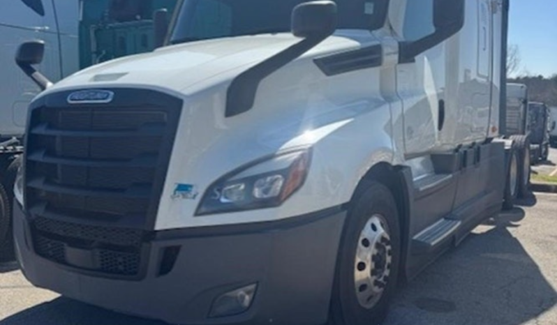 
								Used 2022 Freightliner Cascadia 126 Sleeper in Birmingham Alabama full									
