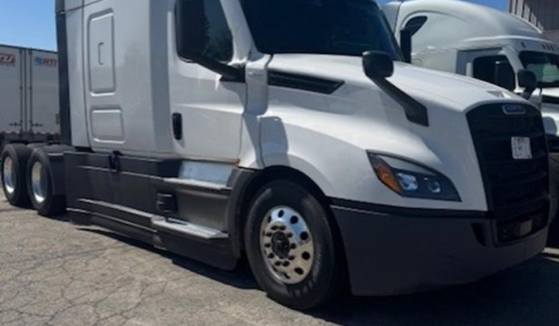 
								Used 2022 Freightliner Cascadia 126 Sleeper in Birmingham Alabama full									