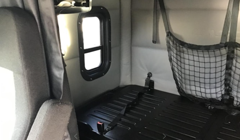 
								Used 2022 Freightliner Cascadia Sleeper in Pacific Washington full									