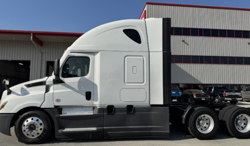 
								Used 2022 Freightliner Cascadia 126 Sleeper in Jefferson Ohio full									
