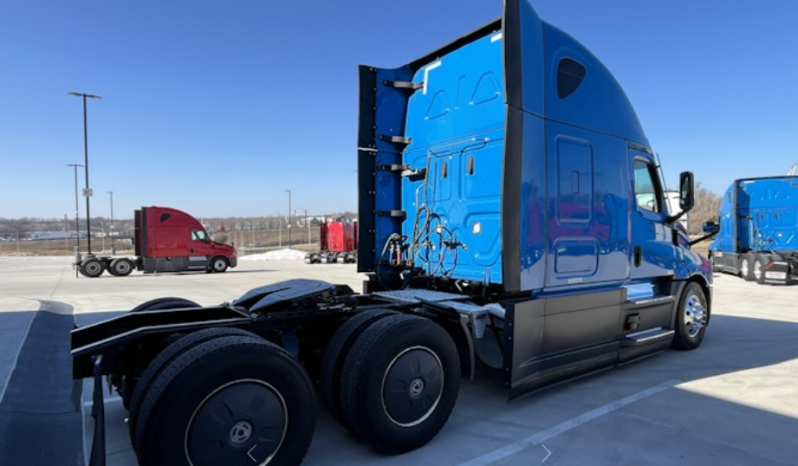 
								Used 2022 Freightliner PT126SLP Sleeper in Kansas City Missouri full									