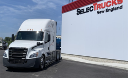 Used 2022 Freightliner Cascadia 126 Sleeper in Shrewsbury Massachusetts