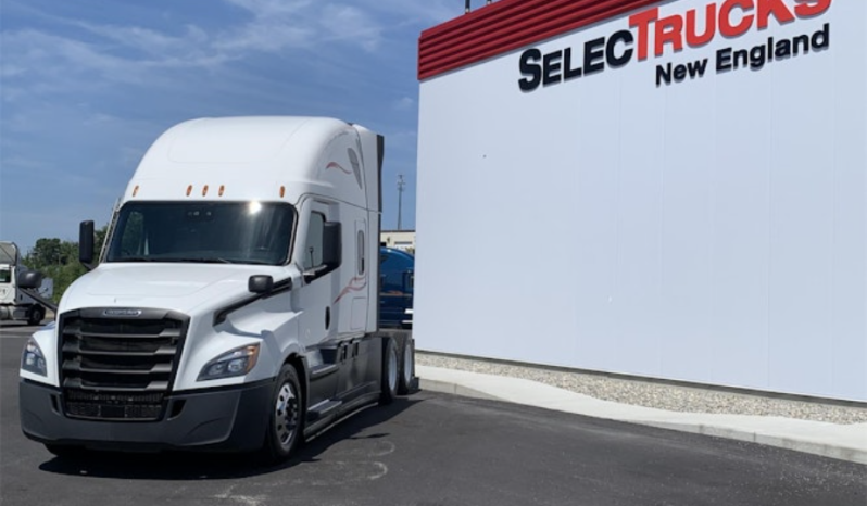 
								Used 2022 Freightliner Cascadia 126 Sleeper in Shrewsbury Massachusetts full									