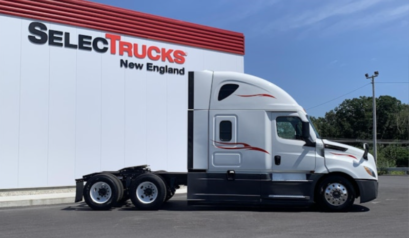
								Used 2022 Freightliner Cascadia 126 Sleeper in Shrewsbury Massachusetts full									