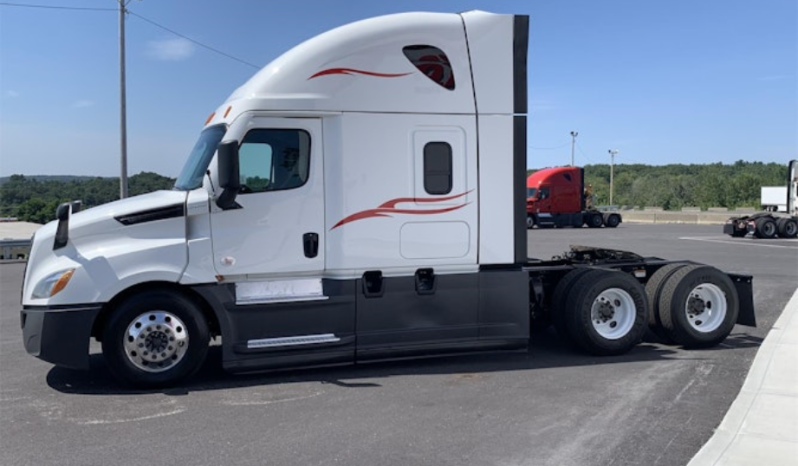 
								Used 2022 Freightliner Cascadia 126 Sleeper in Shrewsbury Massachusetts full									