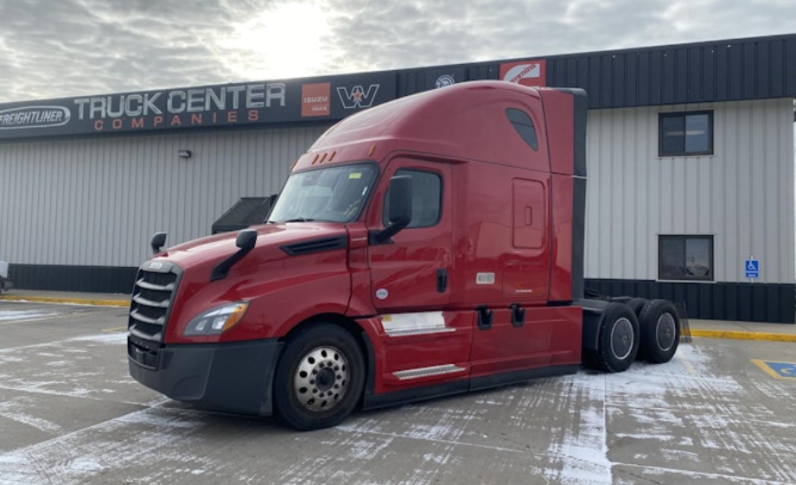 
								Used 2022 Freightliner Cascadia 126 Sleeper in Council Bluffs Iowa full									