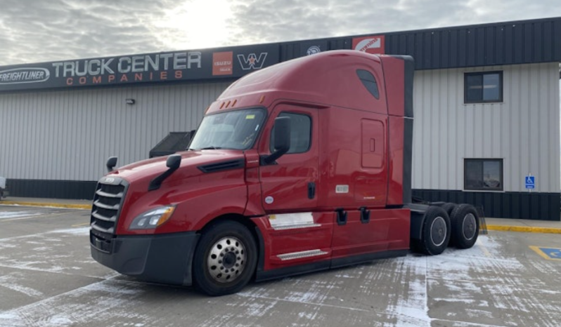 
								Used 2022 Freightliner Cascadia 126 Sleeper in Council Bluffs Iowa full									