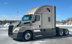 Used 2022 Freightliner Cascadia 126 Sleeper in Shrewsbury Iowa