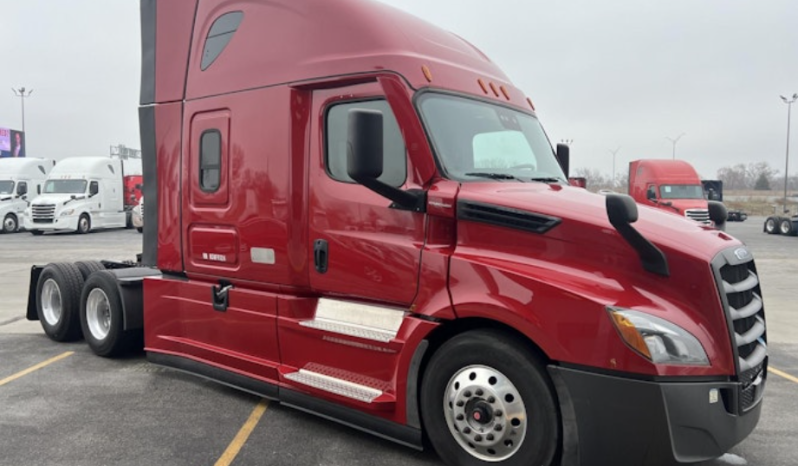 
								Used 2022 Freightliner Cascadia 126 Sleeper in Council Bluffs Iowa full									
