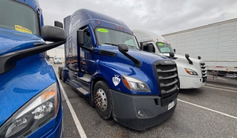 
								Used 2022 Freightliner Cascadia 126SLP Sleeper in Fontana California full									