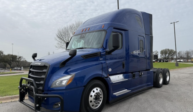 
								Used 2022 Freightliner Cascadia 126 Sleeper in Houston Texas full									