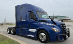 Used 2022 Freightliner Cascadia 126 Sleeper in Houston Texas