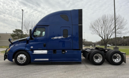 Used 2022 Freightliner Cascadia 126 Sleeper in Houston Texas