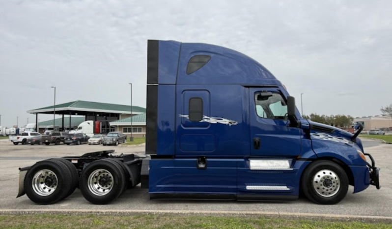 
								Used 2022 Freightliner Cascadia 126 Sleeper in Houston Texas full									
