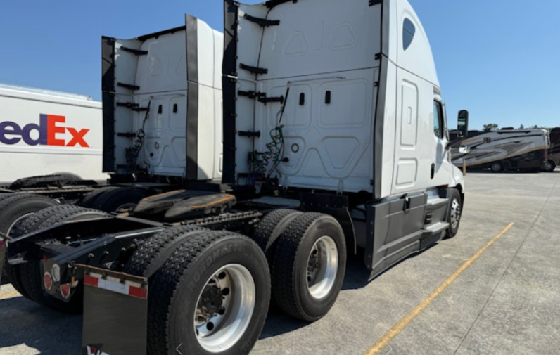 
								Used 2023 Freightliner Cascadia 126SLP Sleeper in Greensboro North Carolina full									