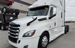 Used 2023 Freightliner Cascadia 126 Sleeper in Jefferson Ohio