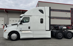 Used 2023 Freightliner Cascadia 126 Sleeper in Jefferson Ohio