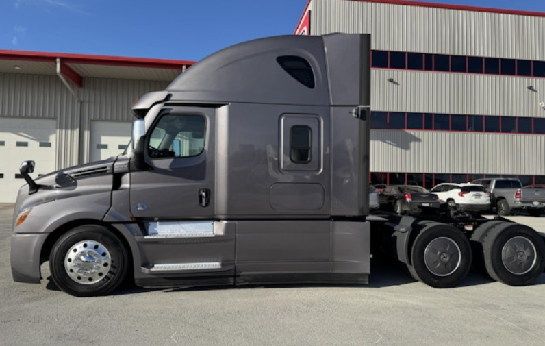 
								Used 2023 Freightliner Cascadia 126 Sleeper in Jefferson Ohio full									