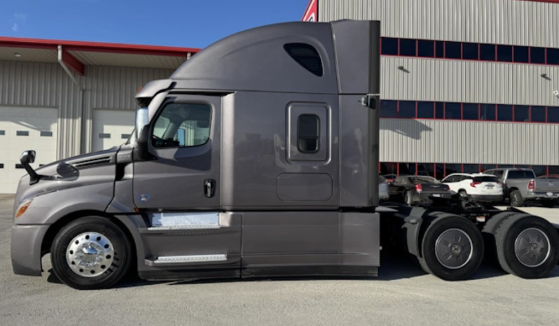
								Used 2023 Freightliner Cascadia 126 Sleeper in Jefferson Ohio full									