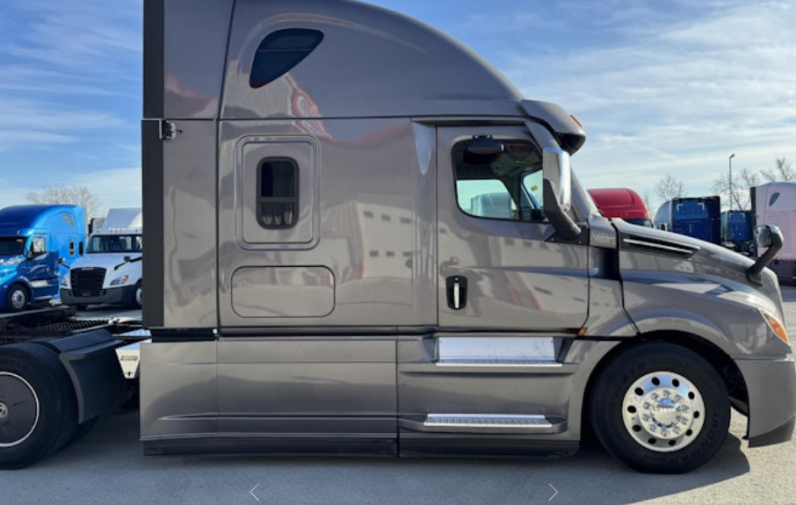 
								Used 2023 Freightliner Cascadia 126 Sleeper in Jefferson Ohio full									