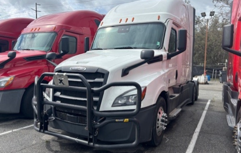 
								Used 2023 Freightliner Cascadia 126SLP Sleeper in Fontana California full									