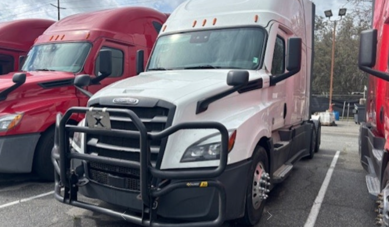 
								Used 2023 Freightliner Cascadia 126SLP Sleeper in Fontana California full									