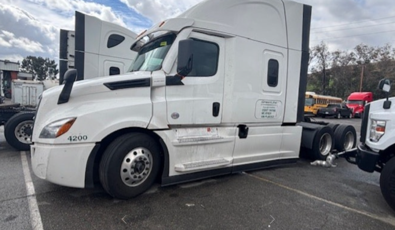 
								Used 2023 Freightliner Cascadia 126SLP Sleeper in Fontana California full									