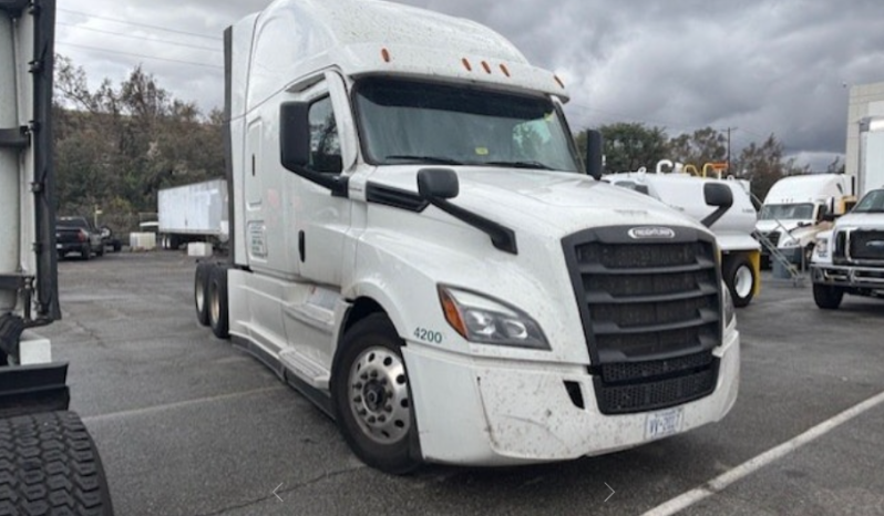
								Used 2023 Freightliner Cascadia 126SLP Sleeper in Fontana California full									