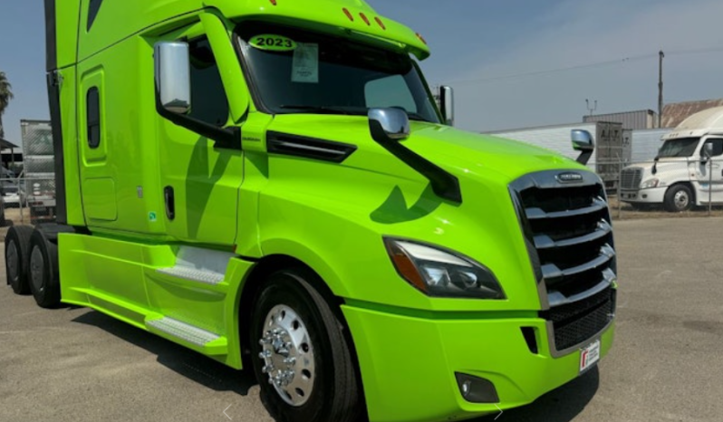 
								Used 2023 Freightliner Cascadia Sleeper in Fresno California full									