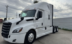 Used 2024 Freightliner Cascadia Sleeper in Fresno California