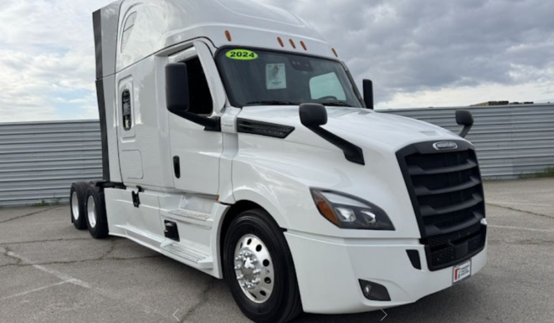 
								Used 2024 Freightliner Cascadia Sleeper in Fresno California full									