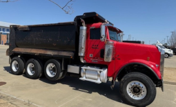 Used 2007 Freightliner FLD120 Box Truck in Memphis Tennessee