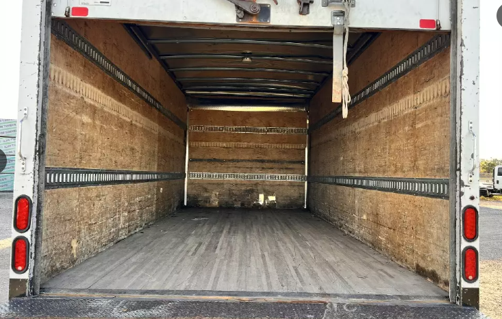 
								Used 2018 Isuzu NRR Box Truck in Palmetto Florida full									