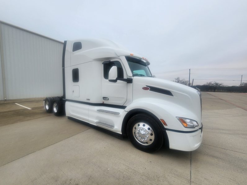 
								New 2026 Peterbilt 579 Sleeper in Charlotte North Carolina full									
