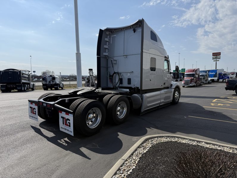 
								New 2026 Peterbilt 579 Sleeper in Cincinnati Ohio full									