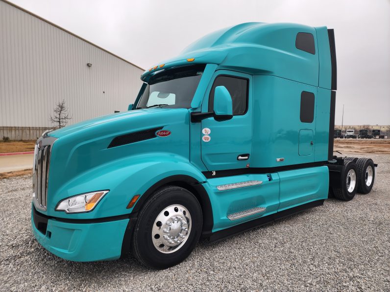 
								New 2026 Peterbilt 579 Sleeper in O’Fallon Missouri full									