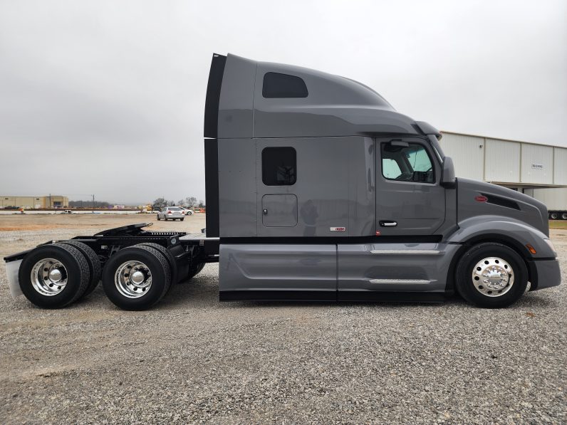 
								New 2026 Peterbilt 579 Sleeper in O’Fallon Missouri full									