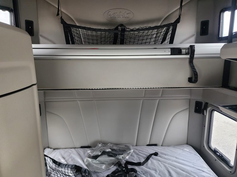 
								New 2026 Peterbilt 579 Sleeper in Strafford Missouri full									