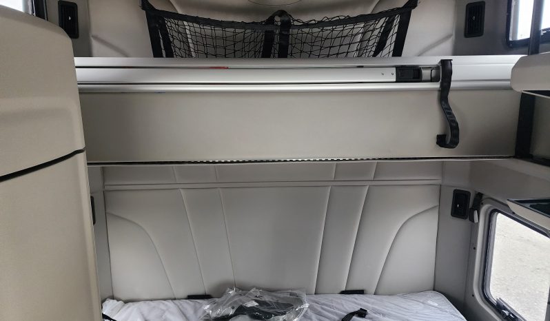 
								New 2026 Peterbilt 579 Sleeper in Strafford Missouri full									