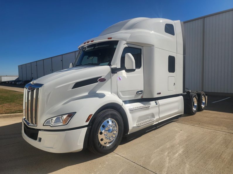 
								New 2026 Peterbilt 579 Sleeper in Jeffersonville Indiana full									