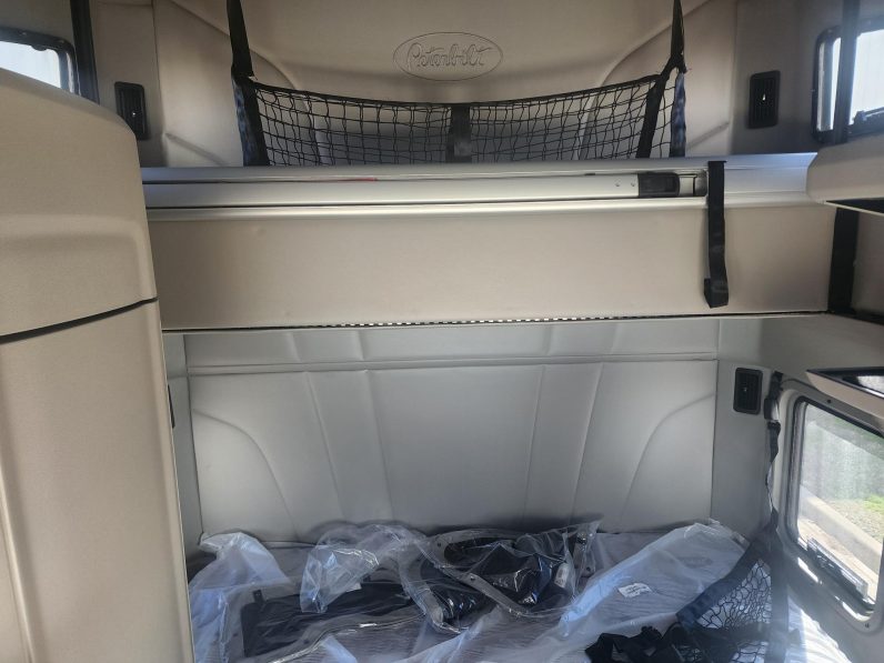 
								New 2026 Peterbilt 579 Sleeper in Jeffersonville Indiana full									