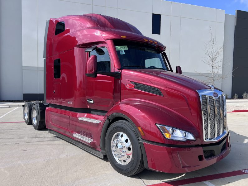 
								New 2026 Peterbilt 579 Sleeper in O’Fallon Missouri full									