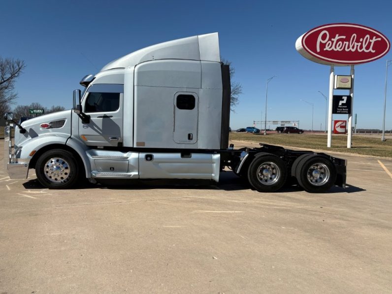 
								Used 2019 Peterbilt 579 Sleeper in Strafford Missouri full									